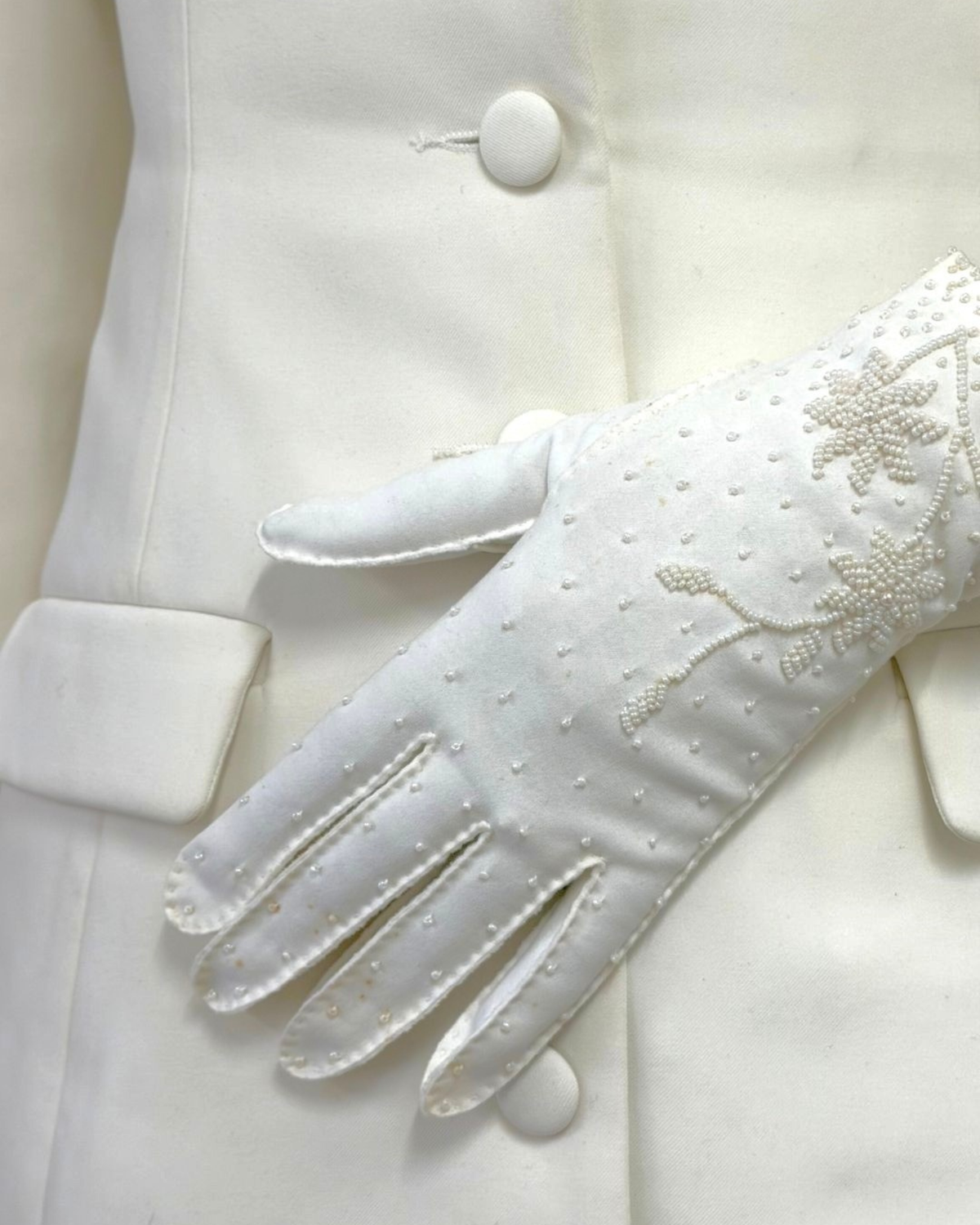 Vintage Gloves Pearls
