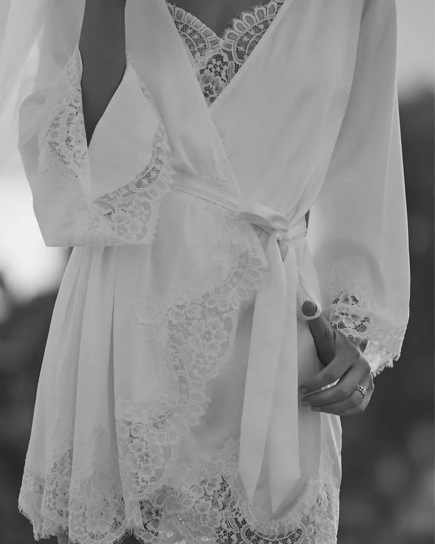 White Sian Short Lace Robe – Gigi & Olive
