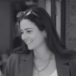 Claudia, Editor