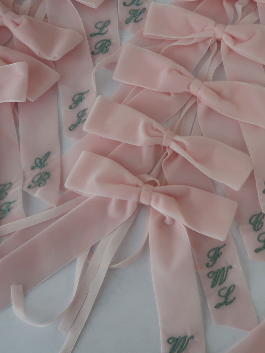 100 x Personalised Velvet Place Bows