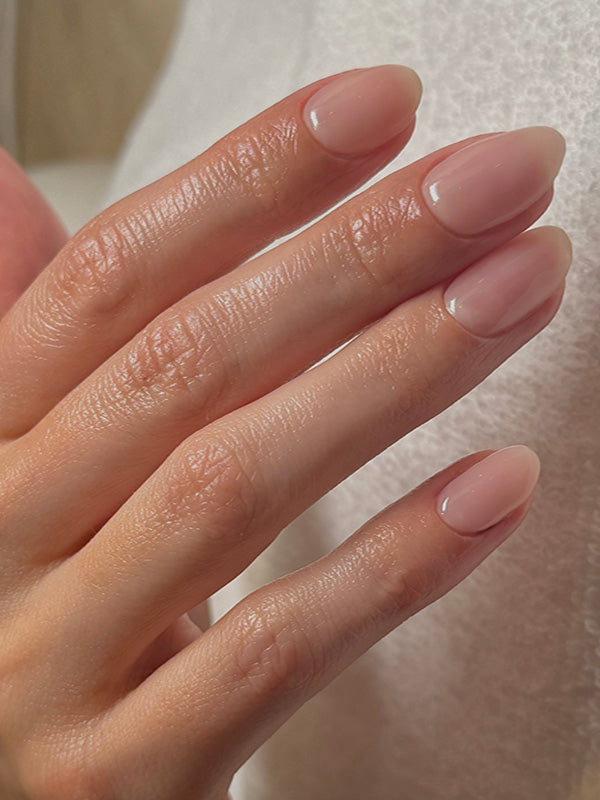 She Does Manis