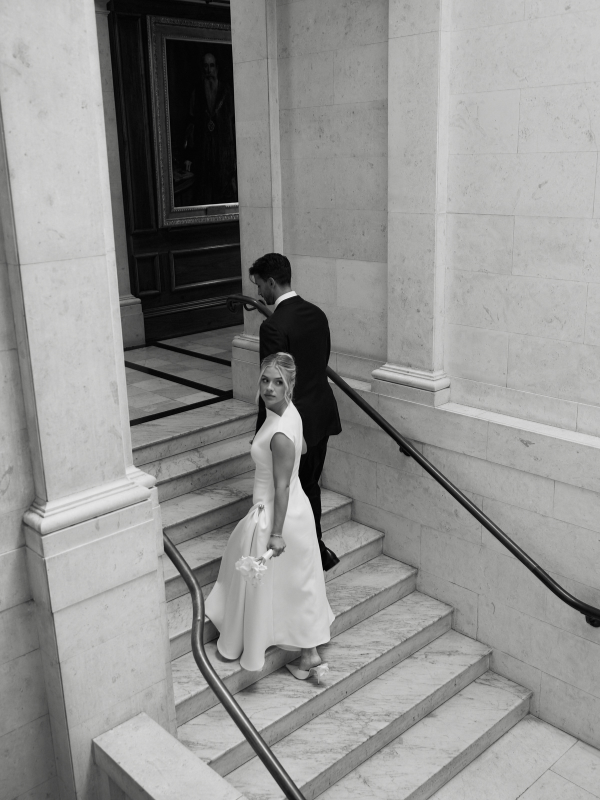The Wedding Poses Brides Are Saving Right Now