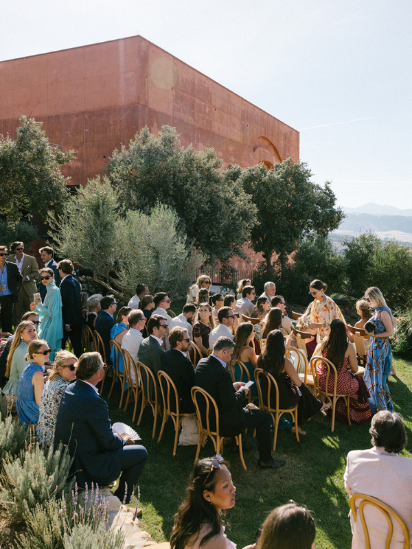 The Wedding Poses Brides Are Saving Right Now
